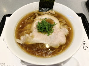 [花月嵐  神田店]醤油、塩、家系、コラボ商品などを提供するオールラウンダー。