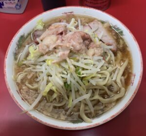 [二郎  目黒店] 非乳化スープにしっかりした麺が美味しい。[2番目に歴史が長い]
