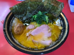 [家系総本山 吉村家　横浜]全国で人気の家系ラーメンの発祥の地。長蛇の列を抜けた先には最高の一杯が！[全国家系制覇]
