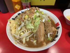 [豚ラーメン 板橋駅前店] こってこてなスープが特徴の二郎インスパイア系を駅から２分の場所で食う！！