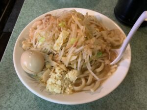 [二郎 新宿小瀧橋店] 学生ラーメンの存在を知っているだろうか？あまり並ばずに食べれる少ない店舗！[無休で営業]
