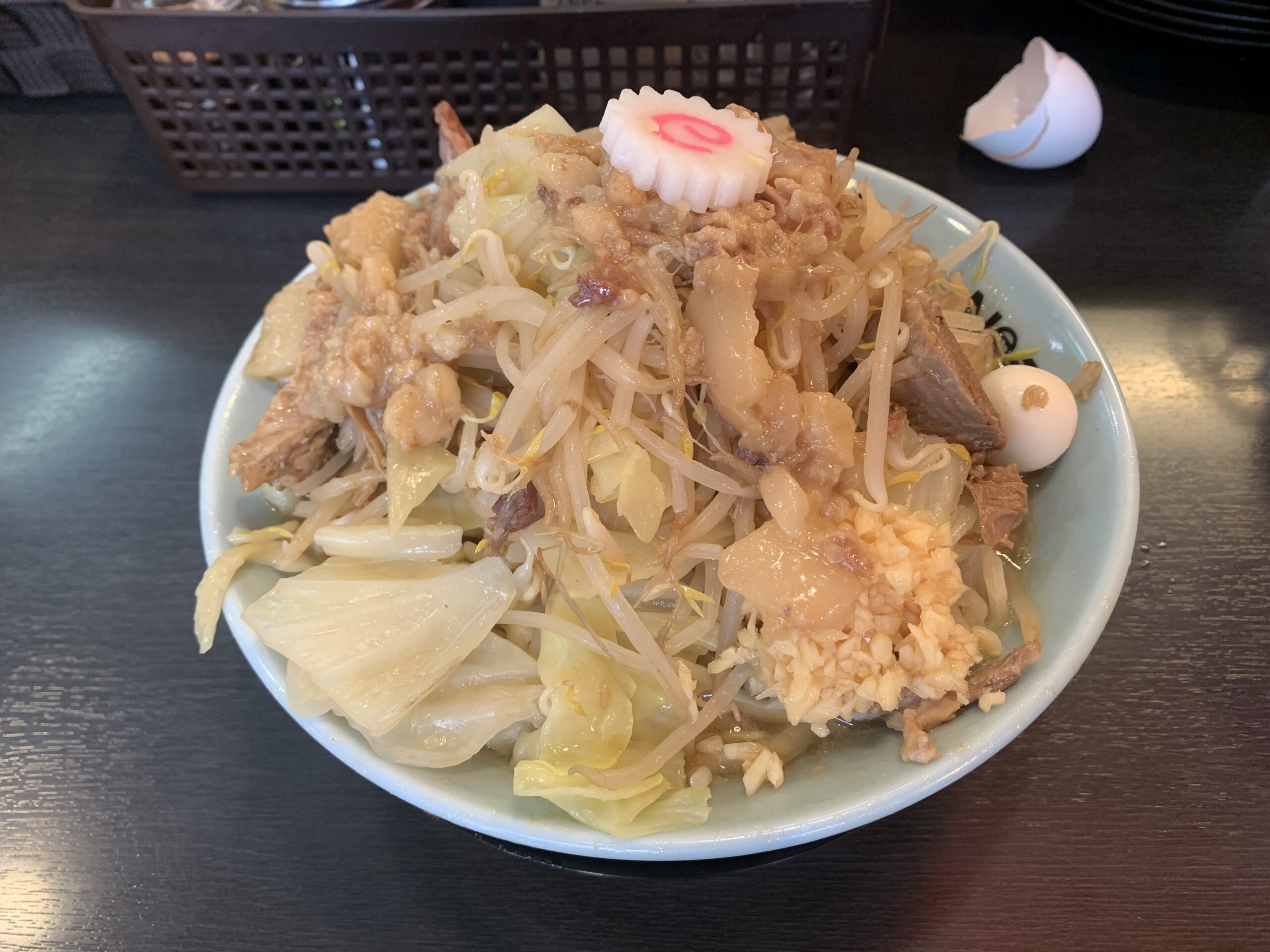 [自家製麺No.11] オシャレな外観の店内では麺ワシワシな富士丸系のラーメンが！