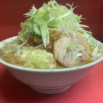 [二郎 新宿歌舞伎町店] 自家製の縮れ麺が食べられるいろんな人が集う歌舞伎町の二郎｡ルールとレビューを！