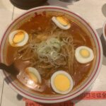 [蒙古タンメン中本 新宿店] 激辛好きでここを知らない人とは言わせない！カップ麺でも有名な中本で８辛の味噌卵麺をレビュー！
