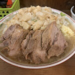 [二郎　品川店] 仕事帰りのサラリーマンが通う店。何度も飲みたくなるあっさりスープと食べやすい細めの麺が特徴！詳しく解説していく。