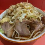 [二郎　仙川店] 仙川ブラックと呼ばれるカエシがキレッキレの一杯。二郎３店舗目に開店した歴史ある店舗。詳しくレビューする。